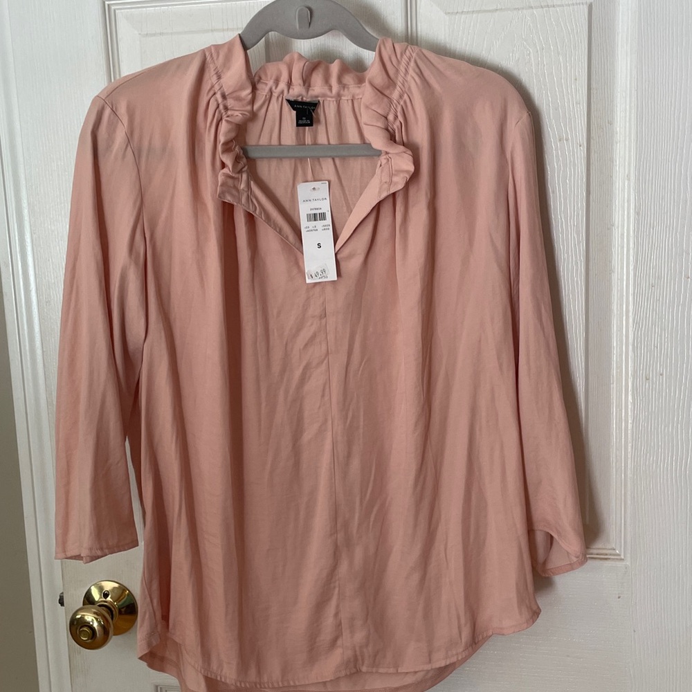 Ann Taylor branded new dusty pink feminine and gorgeous blouse